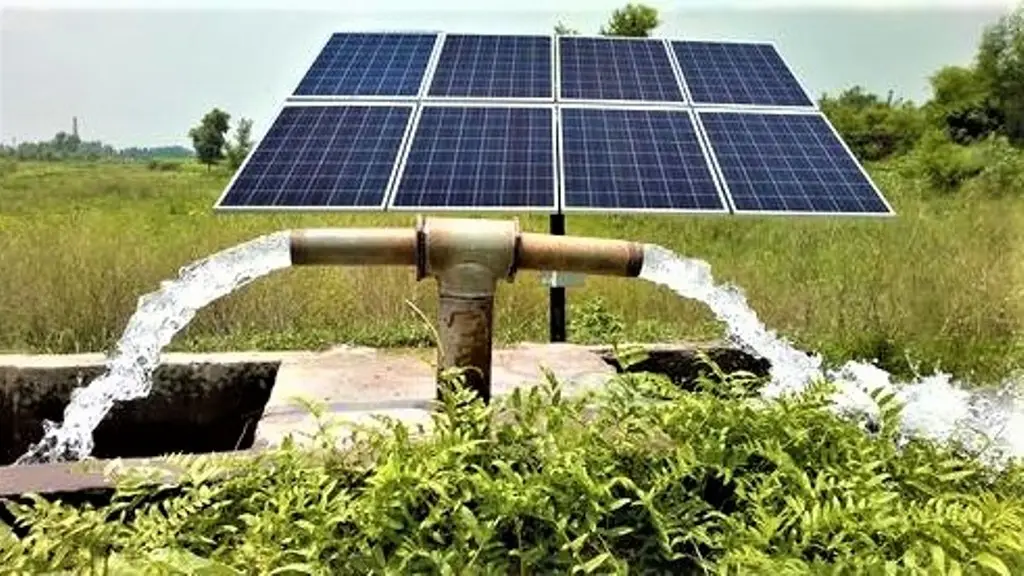 solar pump set. ಹಗಲು ರಾತ್ರಿ ನೀರುಣಿಸಲು ರೈತರು ಹೊಲಕ್ಕೆ ಹೋಗುವುದು ಕಾಮನ್.‌ ಆದ್ರೆ ಈ ಸೋಲಾರ್‌ ಪಂಪಸೆಟ್‌ ಇದ್ದರೆ ಸಾಕು, ನಿತ್ಯ ಕರೆಂಟ್‌ ಇರಲಿ, ಇಲ್ಲದಿರಲಿ ರೈತರು ಹಗಲಿನಲ್ಲಿ ತಮ್ಮ ಬೆಳೆಗಳಿಗೆ ಬೇಕಾದಷ್ಟು ನೀರುಣಿಸಬಹುದು. ಉತ್ತಮ ಬಿಸಿಲು ಇದ್ದಾಗ ಸೋಲಾರ್‌ ಪಂಪಸೆಟ್‌ ಯಾವ ಪ್ರಮಾಣದಲ್ಲಿ ನೀರು ಹೊರ ಹಾಕುತ್ತದೆ ಎನ್ನುವುದಕ್ಕೆ ಈ ಫೋಟೋ ನಿದರ್ಶನ