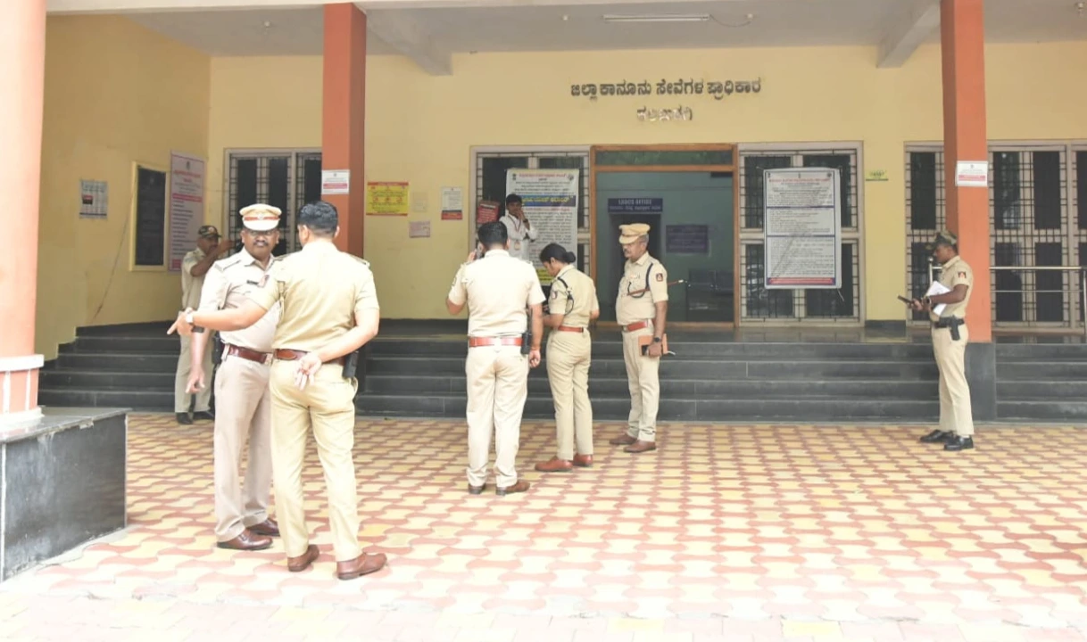 Kalaburagi court blast threat|RDX ಬಳಸಿ ಕಲಬುರಗಿ ಕೋರ್ಟ್ ಸ್ಪೋಟದ ಬೆದರಿಕೆ : ವ್ಯಾಪಕ ತಪಾಸಣೆ July 2026