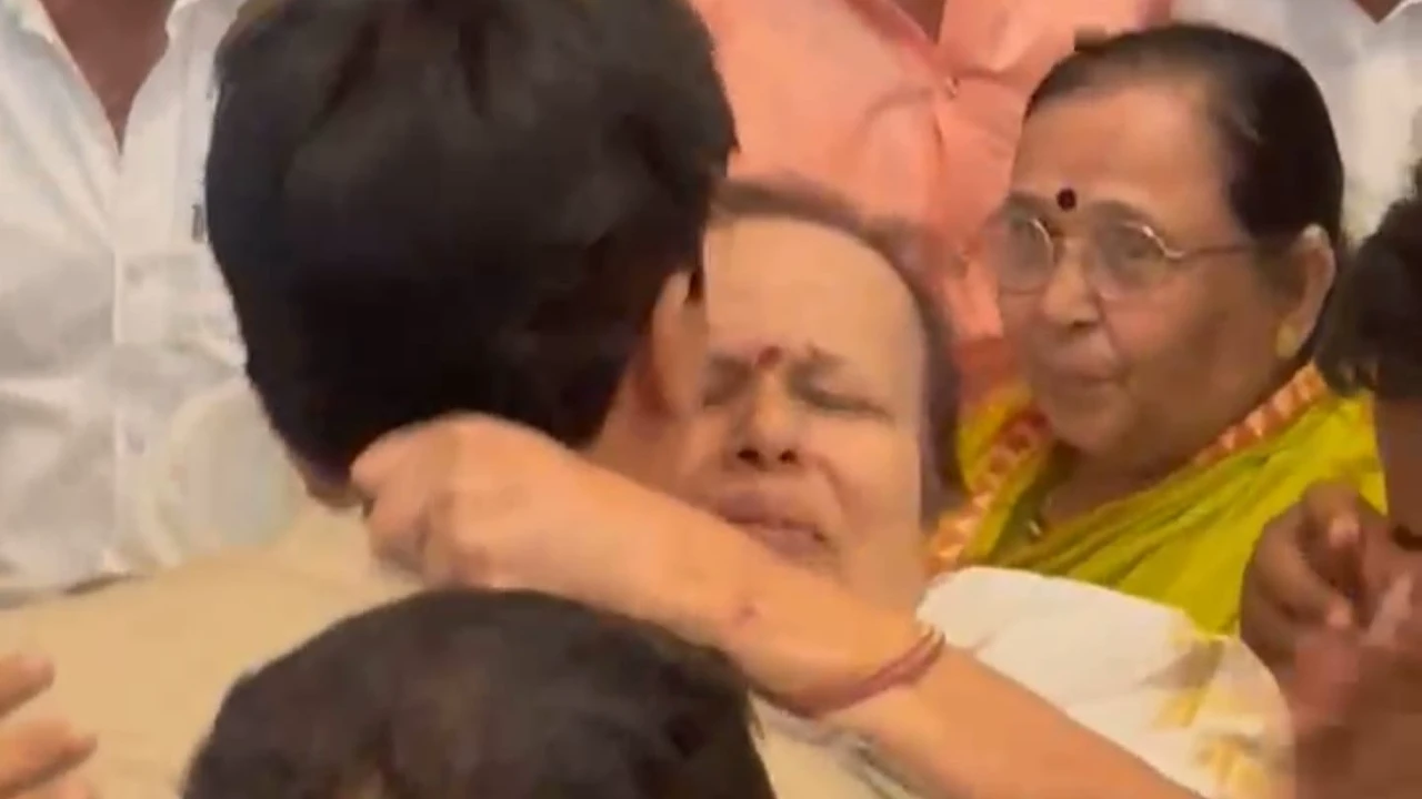 ಶಾಸಕ ಅಜಯಸಿಂಗ್ ಗೆ ಒಲಿದ ಮಂತ್ರಿ ಸ್ಥಾನ : ತಾಳ್ಮೆಗೆ ಸಿಕ್ಕ ಜಯ ಎಂದು ಬೆಂಬಲಿಗರ ಹರ್ಷೋದ್ಘಾರ | ಮಗನ ತಬ್ಬಿಕೊಂಡು ಕಂಬನಿ ಮಿಡಿದ ಅಜಯಸಿಂಗ್ ತಾಯಿ | Dr Ajaysingh gets Ministerial berth August 2026